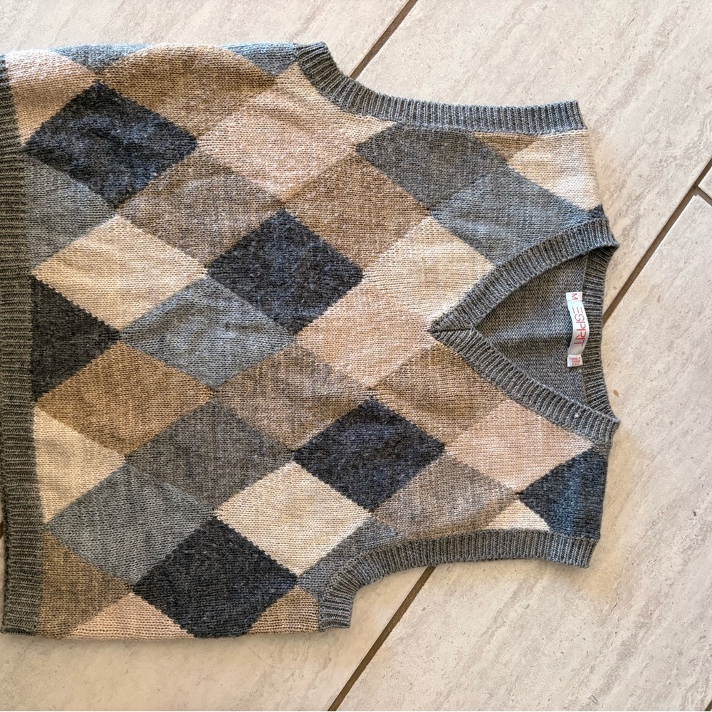 Esprit Gray and Cream V-Neck Sweater with Classic Design